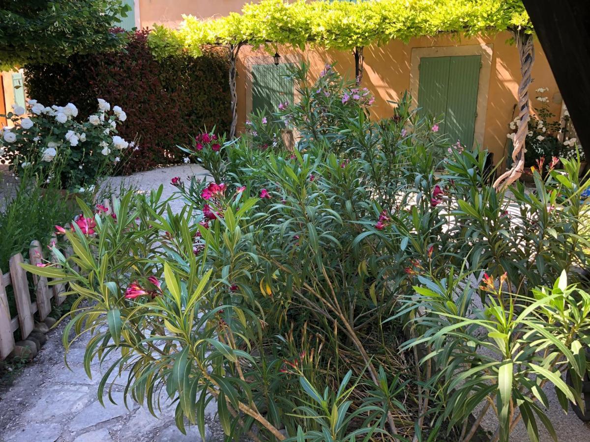 Le Mas De Trevouse Saint-Saturnin-lès-Avignon エクステリア 写真