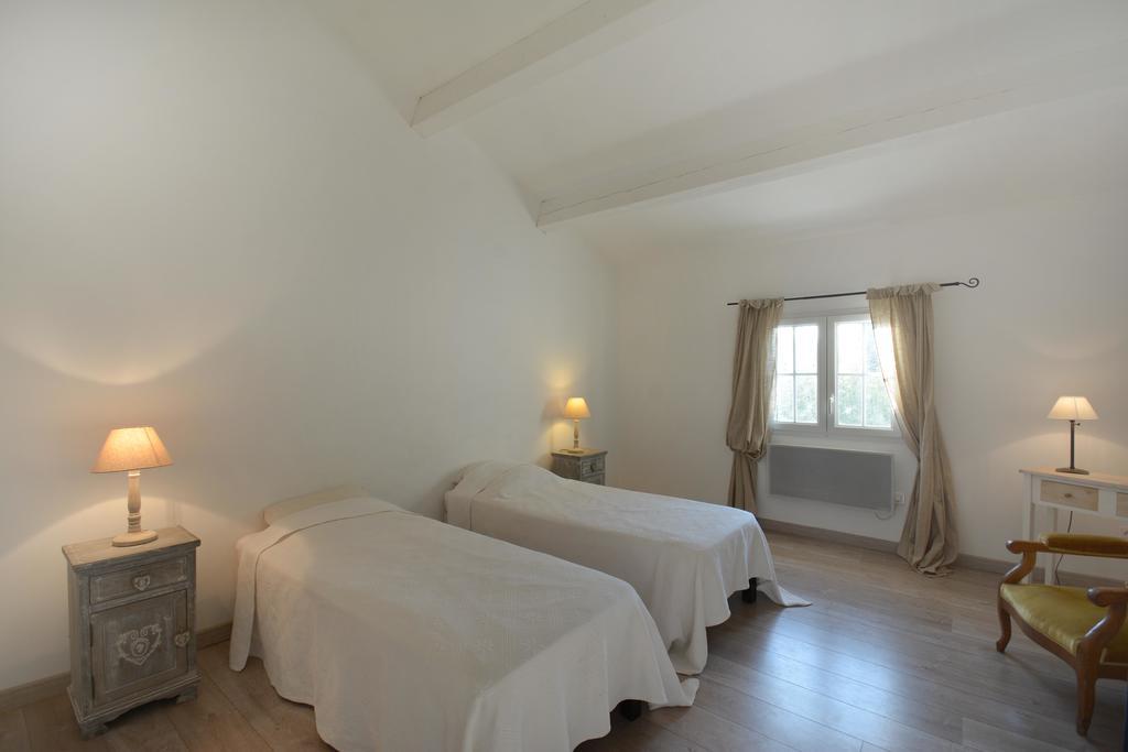 Le Mas De Trevouse Saint-Saturnin-lès-Avignon エクステリア 写真